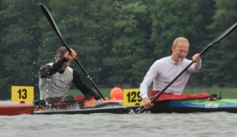 Jens Jørgen Mortensen fra Hvidovre fører an i et af felterne ved Sorø Maraton 2010. (foto: Sanne Bekker)